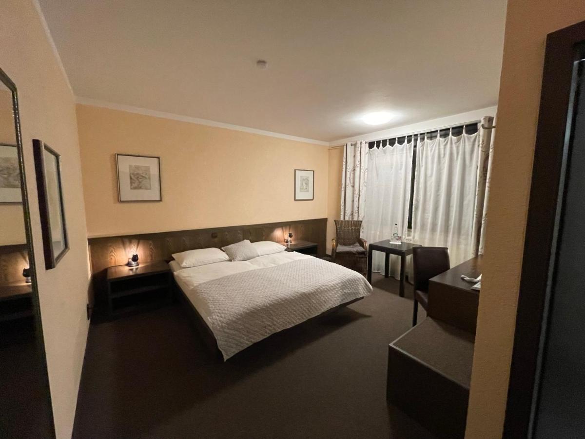 באד נאוהיים Hotel Brunnenhof מראה חיצוני תמונה