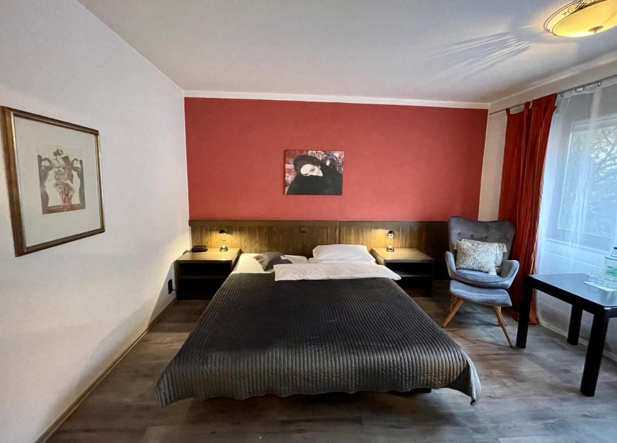 באד נאוהיים Hotel Brunnenhof מראה חיצוני תמונה