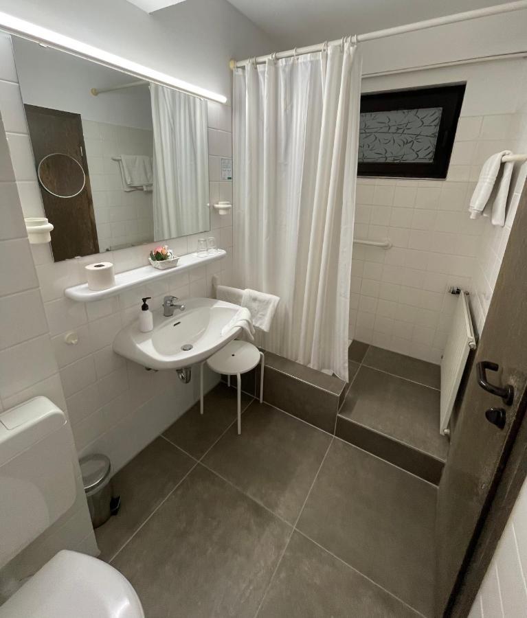 באד נאוהיים Hotel Brunnenhof מראה חיצוני תמונה
