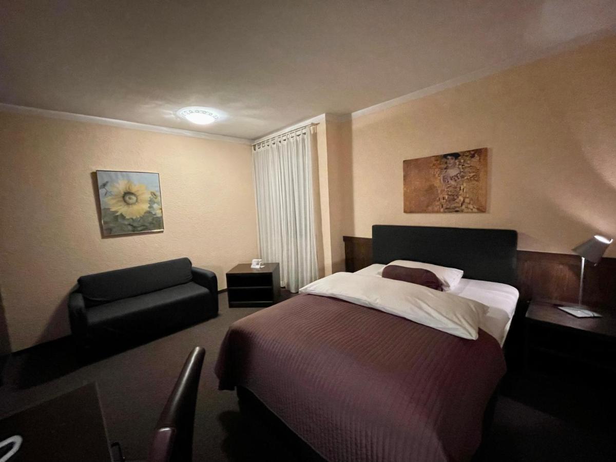 באד נאוהיים Hotel Brunnenhof מראה חיצוני תמונה