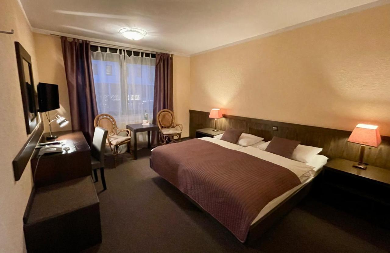באד נאוהיים Hotel Brunnenhof מראה חיצוני תמונה